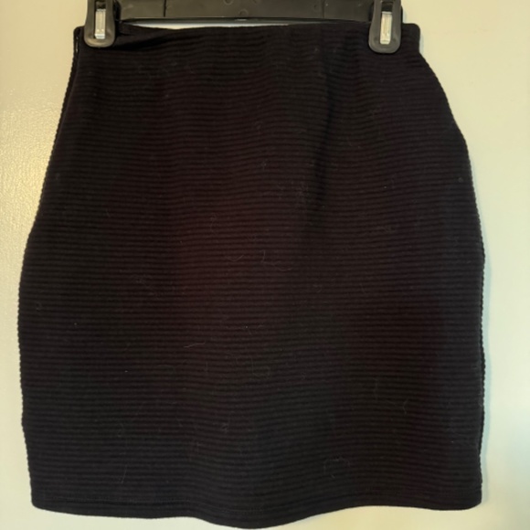 high-waisted aritzia skirt - Picture 4 of 5